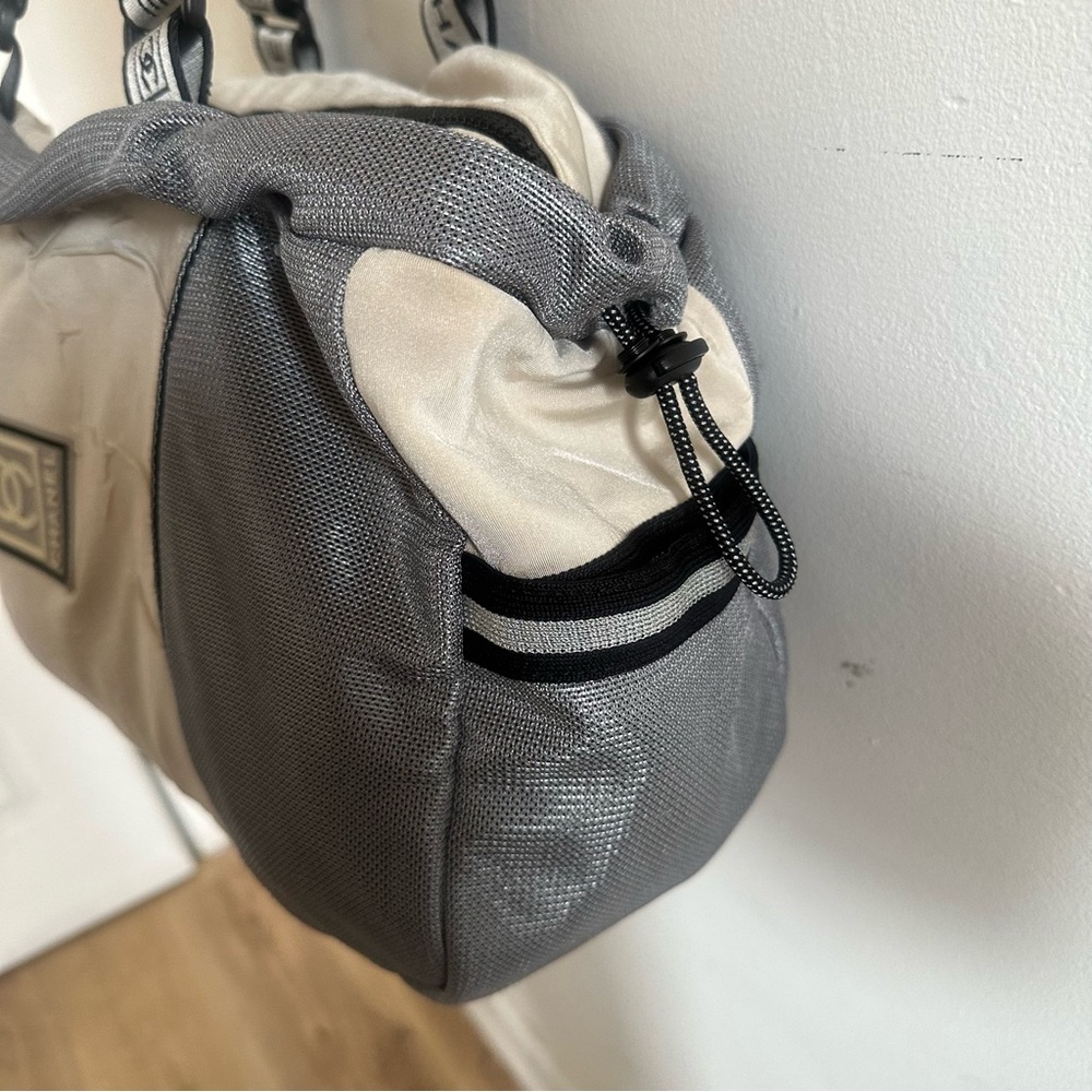 CHANEL Black and Cream Duffel Bag - Picture 4 of 9